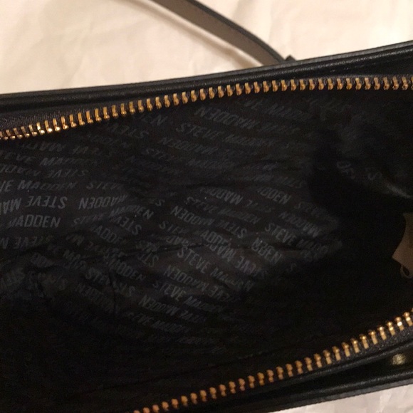 Steve Madden Wallet on string - Picture 4 of 4